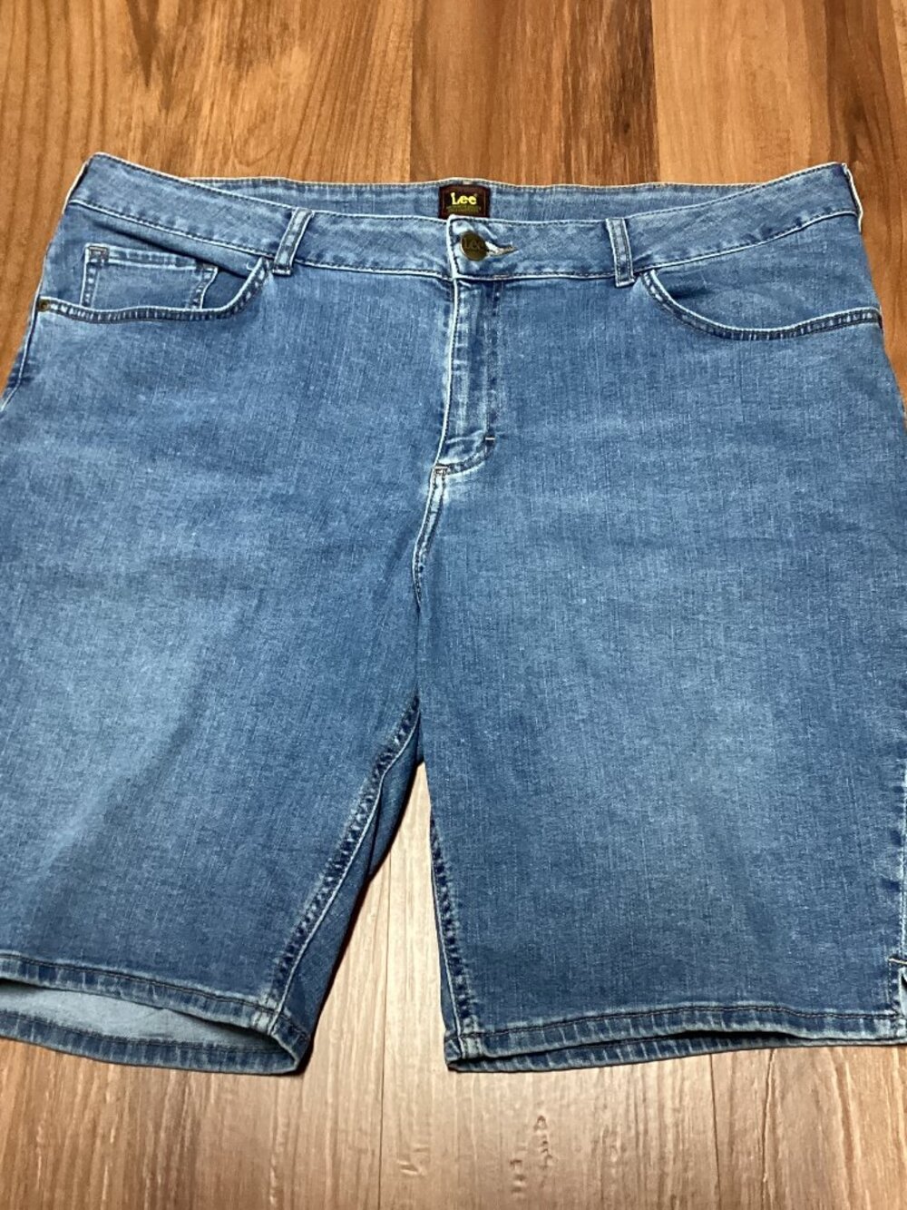 Woman's Lee Medium Wash Blue Jean Shorts. Size 22W. 44" waist.